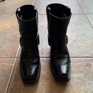 Frye Harness 8R boots